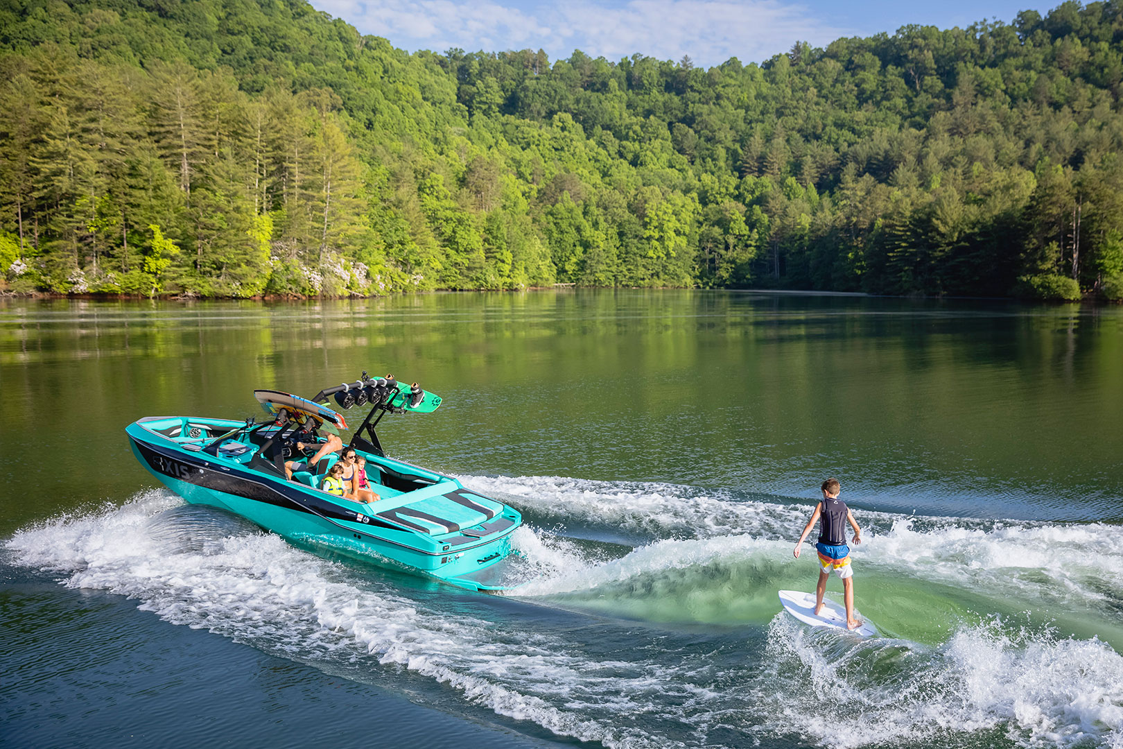 Compare Affordable Wakesurfing & Wakeboarding Boats High Performance